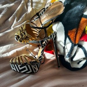 schutz black white patterned gold heels w strap